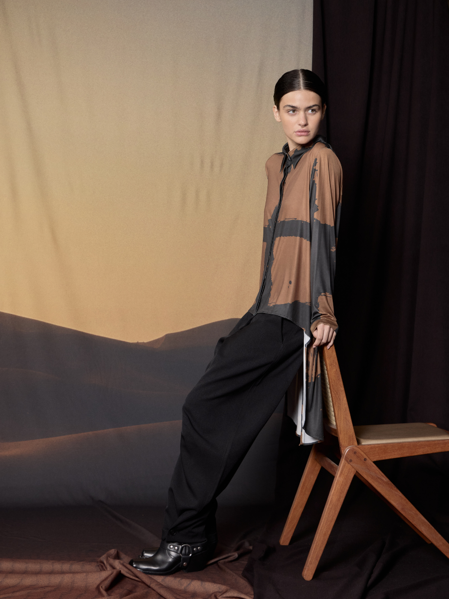 Blusa Corta Adelante, Largo Atrás - Brochazo Marrón