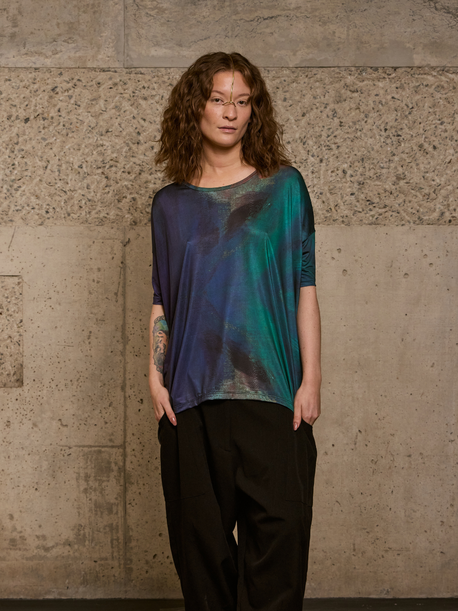 Camiseta Oversized - Brochazo Verde con Azul Noche