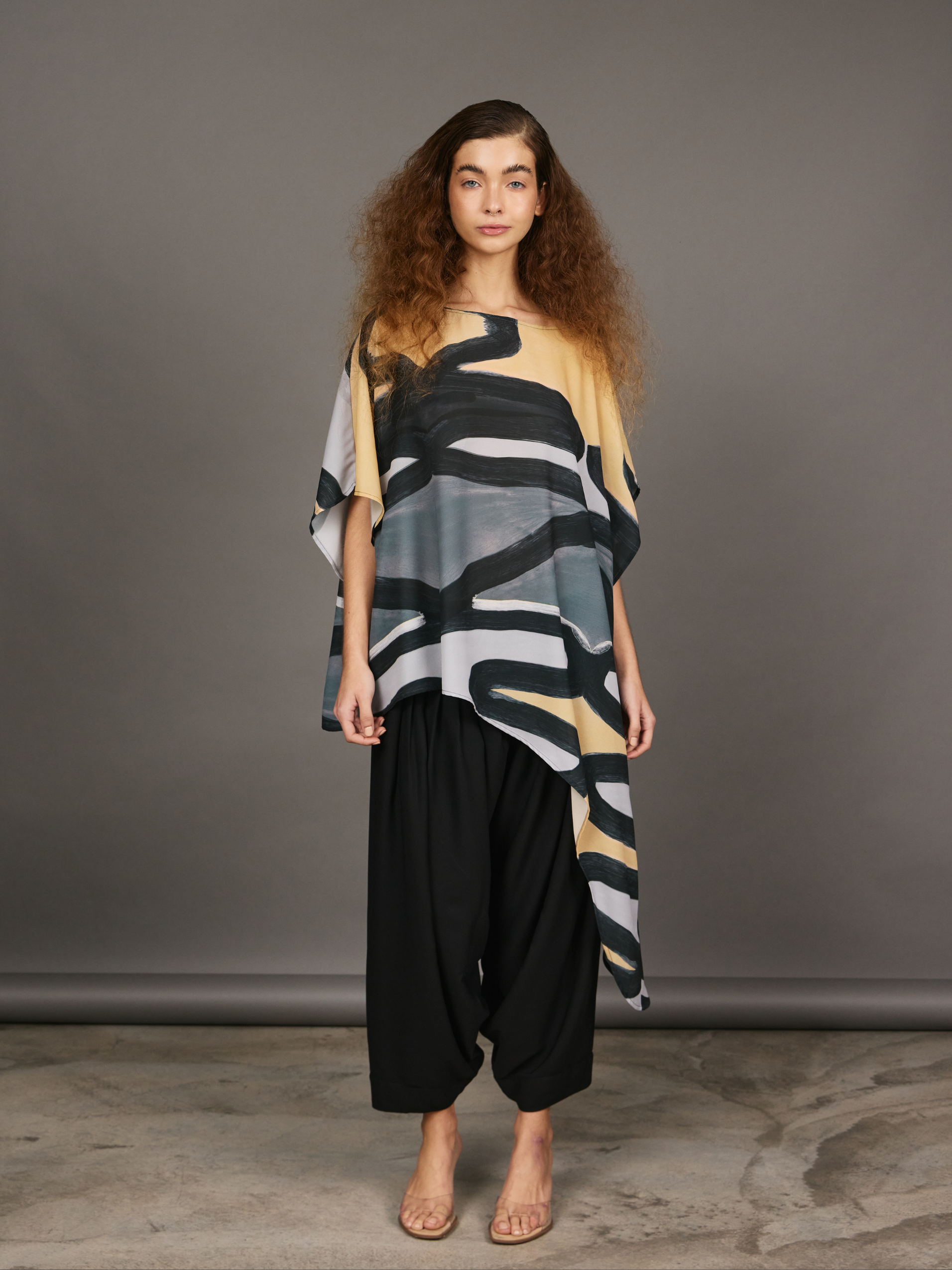 Top Asimétrico - Zigzag Gris